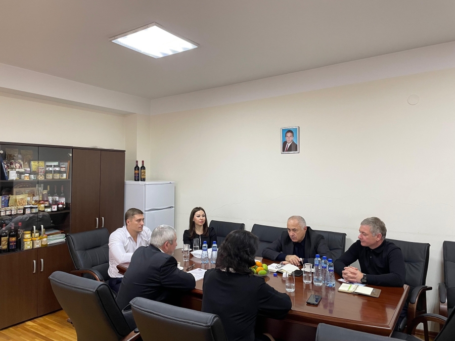 Стороны обсудили перспективы экономического сотрудничества Краснодарского края и Абхазии в сфере сельского хозяйства. В частности, были рассмотрены вопросы сотрудничества в области почвообрабатывающей техники.