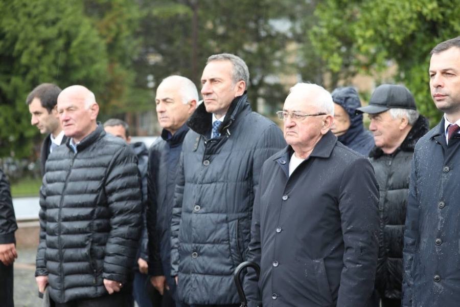 Город-герой Ткуарчал празднует день города