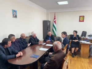 Вопрос проведения весенне-полевых работ обсуждался сегодня в Министерстве сельского хозяйства на совещании в котором принимали участие главы администраций районов, начальники управлений сельского хозяйства, директора районных МТС.